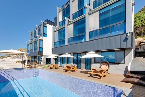 Fachada de la propiedad