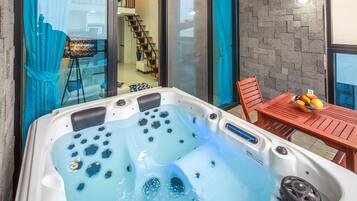 A201, A202, A301, A302, A303 | Private spa tub