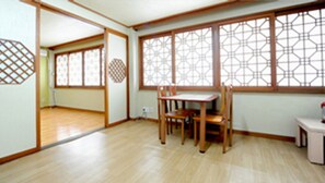 In-room dining - Gurye Little Prince Pension (Gurye)
