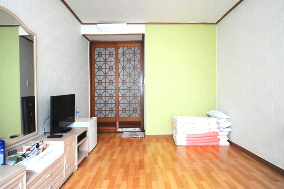 Traditional-Zimmer | 1 Schlafzimmer, kostenloses WLAN
