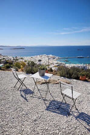 Property grounds - Amazing Panoramic View From New Port Up To The Famous Windmills And Beyond (Mikonos)