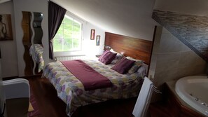 1 bedroom, free WiFi, bed sheets -  Attic-loft with Jaccuzy on Sonabia's beach and overlooking beach and Mountain (Castro Urdiales)