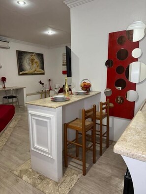 Deluxe Tek Büyük Yataklı Oda | İç mekân