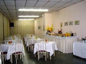 Desayuno buffet incluido todos los días 