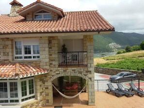 Terrace/patio - Exclusive apartment in beach Sonabia with a view to the sea and the mountain. (Castro Urdiales)