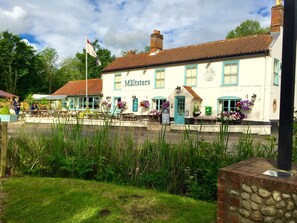 Exterior - Charming one bedroomed converted boathouse overlooking Broad, Ranworth. (Norwich)