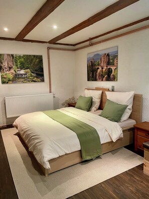 4 عدّة غرف نوم وواي فاي مجانًا وملاءات أسرّة