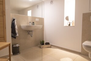 Shower, hair dryer, toilet paper - Apartment at the Strelasund 150m to the beach WLAN 250Mbits&E-car connection (Stralsund)