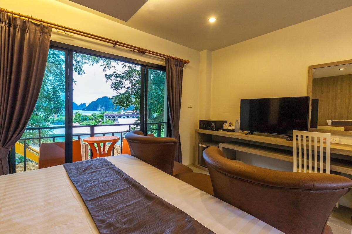 In-room safe, blackout curtains, rollaway beds