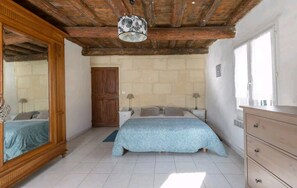 3 habitaciones, tabla de planchar con plancha y wifi gratis 