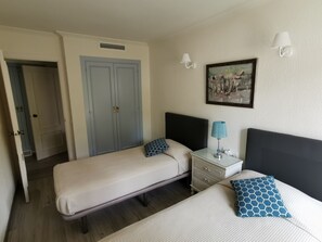 3 Schlafzimmer, Verdunkelungsvorhänge, Bügeleisen/Bügelbrett, WLAN