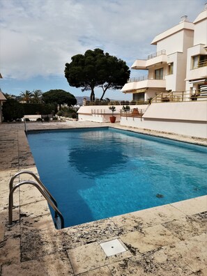 حمّام سباحة خارجي