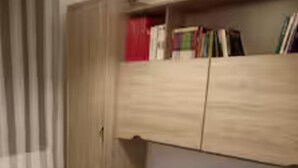 A bedroom with a bed, a wardrobe, and a shelf with books. - African reserve Sigean 15 mn, beach 200 m, Le Mieukerien (Port-La-Nouvelle)