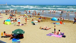 A crowded beach with people sunbathing and swimming. - African reserve Sigean 15 mn, beach 200 m, Le Mieukerien (Port-La-Nouvelle)