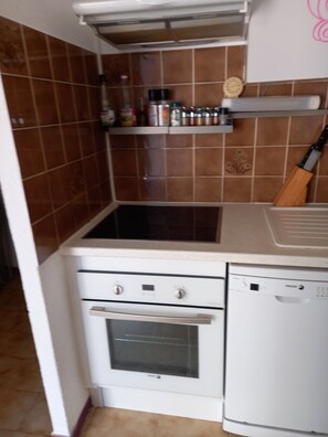 Fridge, microwave, oven, stovetop - Le Mieukerien: African reserve 15 mn, beach 200 m (Port-La-Nouvelle)