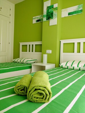 3 chambres, fer et planche à repasser, lit parapluie, Wi-Fi gratuit