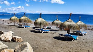 In Strandnähe, Liegestühle