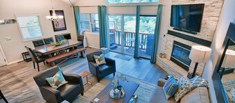 Renovated Condo w/ Hot Tub, Pool, Close to PCMR, Shopping & Bus. Up to 25% Off!