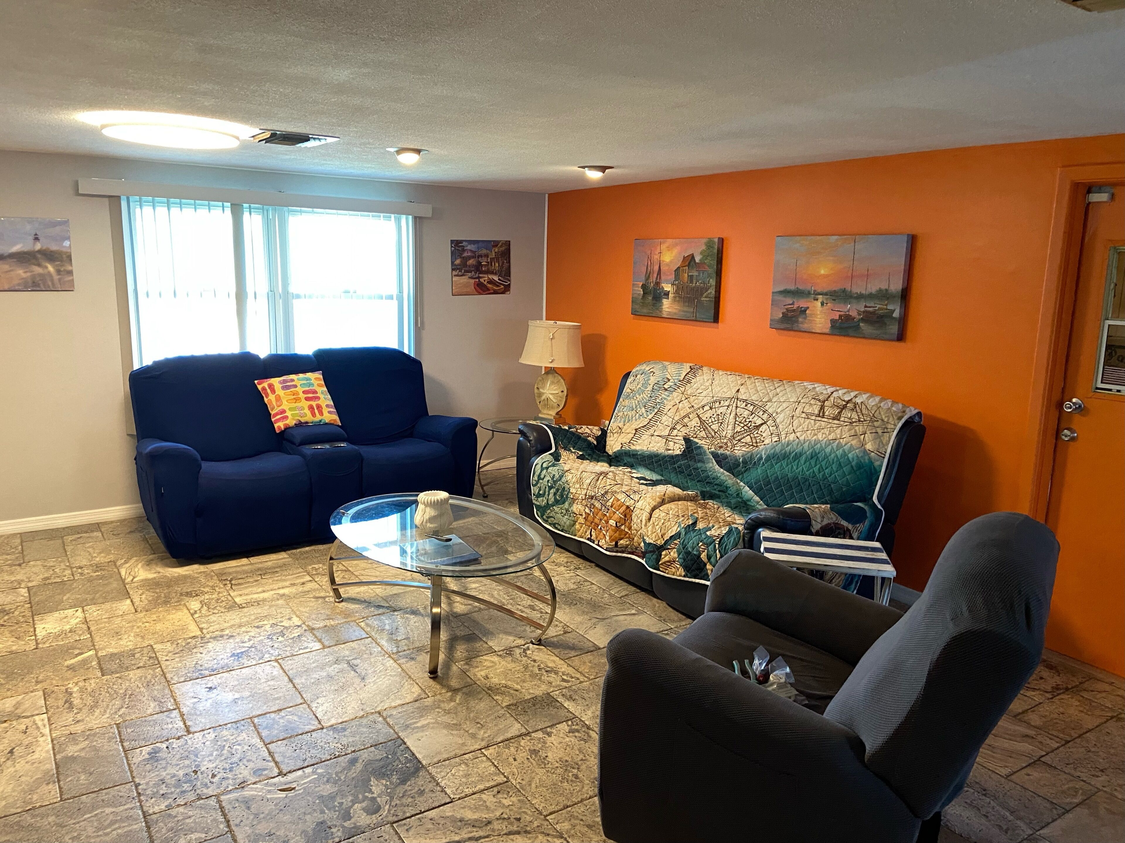 Smart TV, fireplace, DVD player, books