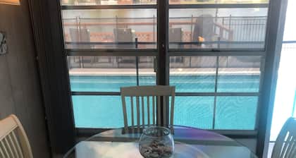 EXCELENTE UBICACIÓN FRENTE AL MAR, PISCINA CLIMATIZADA EN LA CALLE MUERTA! BONITO PUESTO DE SOL