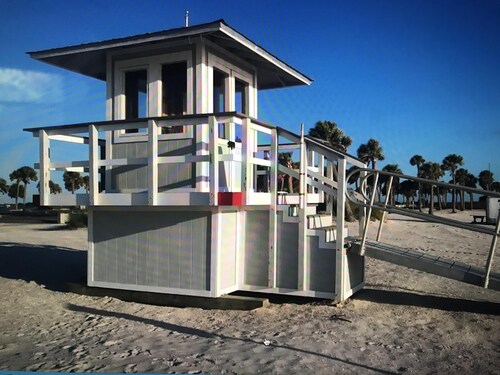 GREAT LOCATION WATERFRONT, HEATED POOL! BEAUTIFUL SUNSETS, ALL PETS STAY FREE!