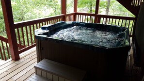 Outdoor spa tub - Lakefront Adventure: Private Hot Tub,  Dock, Nearby Rafting, Biking & More! (Robbinsville)