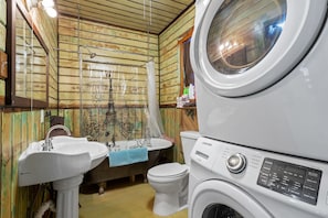 Ensemble douche/baignoire, sĂšche-cheveux, serviettes fournies, savon