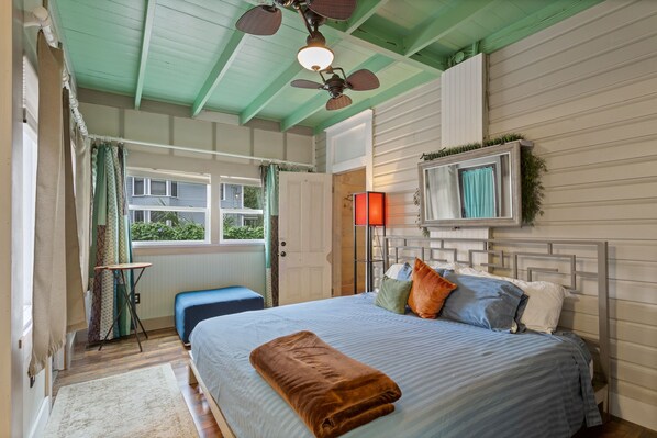 6 bedrooms, iron/ironing board, WiFi, bed sheets