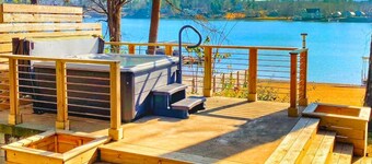 Lake Hamilton Retreat -- Sleeps 24 with Dock & Views
