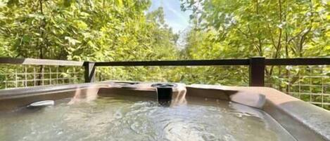 Tina de hidromasaje al aire libre