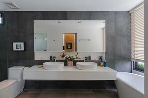 Luxury Villa, 5 Bedrooms, Private Pool | Bathroom - Picasso Villa Phuket - Pablo (Choeng Thale)