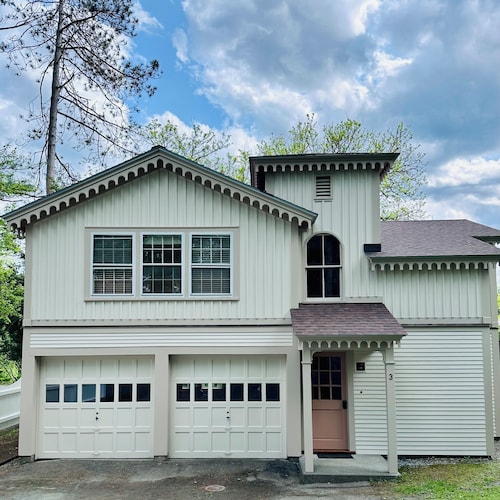 Woodstock Village Carriage House