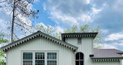 Woodstock Village Carriage House