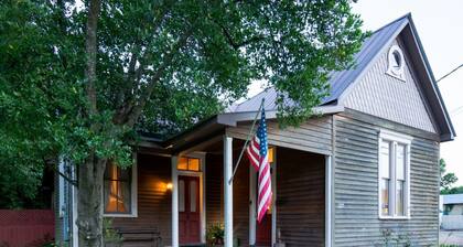 Downtown, Free wine, Courtyard, Porches, 1885, Keyless, Private
