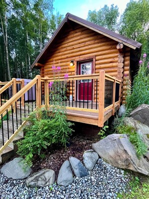 Exterior - Comfy Cabin Nestled in the Woods (Houston)