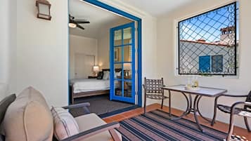 Skrivebord, strygejern/strygebræt, Wi-Fi, sengetøj