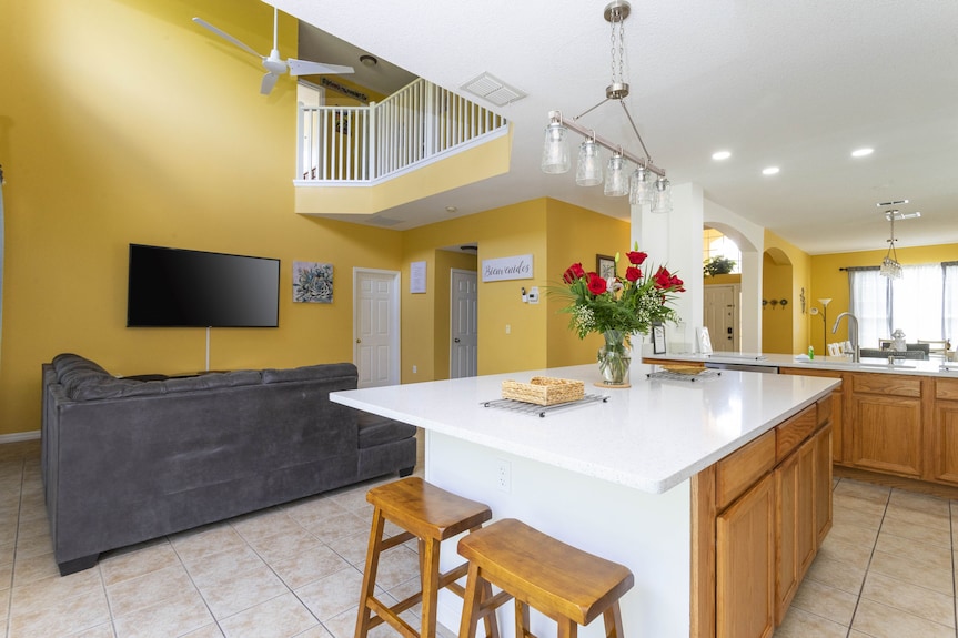 7 Bedroom Luxury Home , Sleeps 16 - Kissimmee, FL