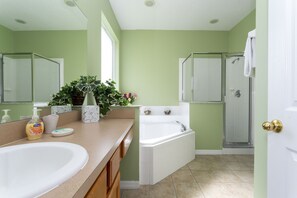 Combined shower/bathtub, hair dryer, towels - 7 Bedroom Luxury Home , Sleeps 16 (Kissimmee)