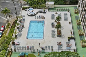 A heated pool - Partial Ocean View, one-bedroom with AC, Wi-Fi, parking, short walk to beach! (Honolulu)