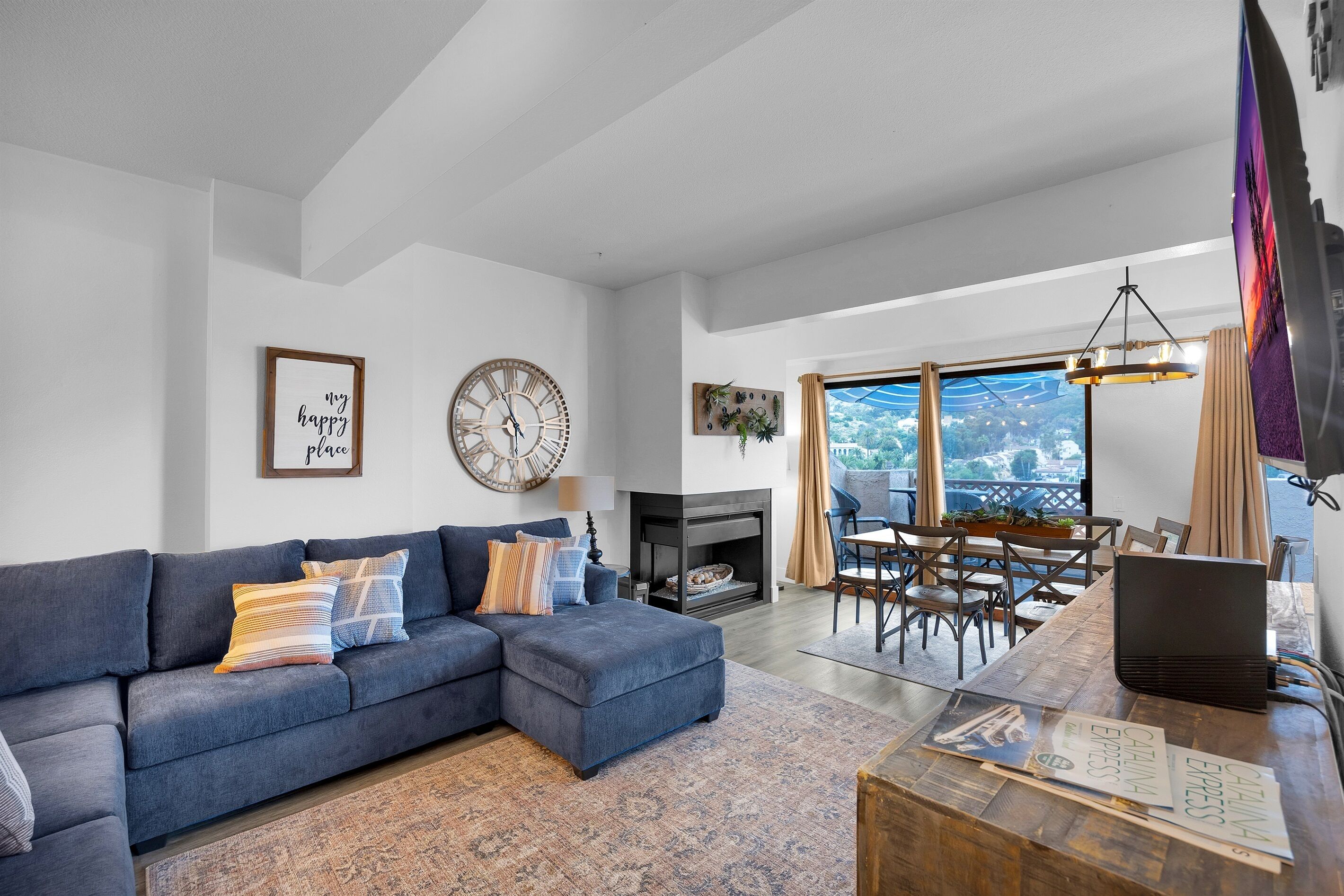 Télévision, cheminée