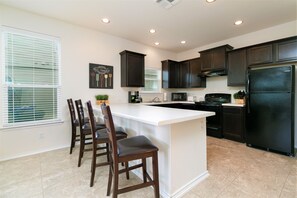 Fridge, microwave, oven, stovetop - Large Home Near Lackland: 30-Day min stay. (San Antonio)