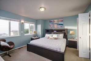 3 bedrooms, desk, iron/ironing board, travel crib - Beautiful Ocean Views From All Three Levels! (Lincoln City)