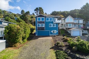 Exterior - Beautiful Ocean Views From All Three Levels! (Lincoln City)