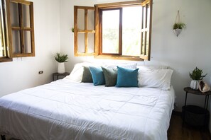 4 bedrooms, desk, iron/ironing board, travel crib