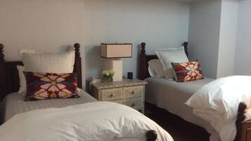 3 chambres, fer et planche à repasser, Wi-Fi gratuit, draps fournis