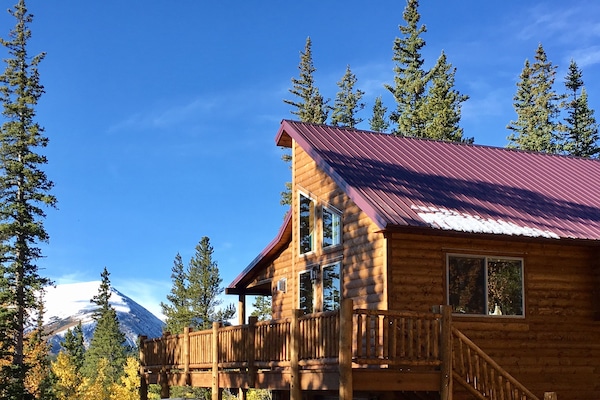 Snowshow Cabin with Mountain Views