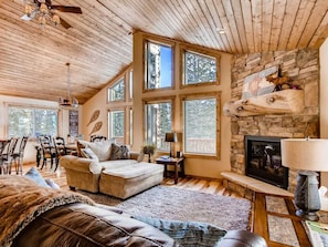 Smart TV, fireplace, video games, DVD player - Gorgeous Cabin with HOT TUB & AMAZING Views!! (Fairplay)