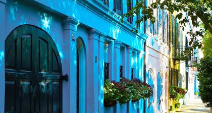 Unique Romantic Beach Style Cottage close to Folly Beach & historic Charleston!