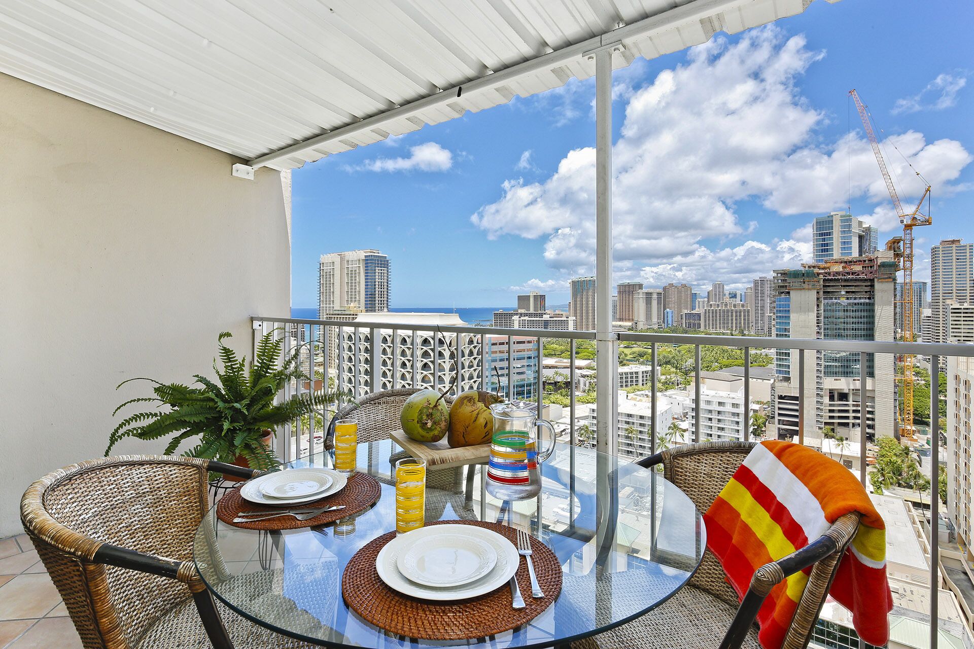 Large Penthouse 1 Bdr/2 Bath with Washlets, Wi-Fi, AC, FREE Parking