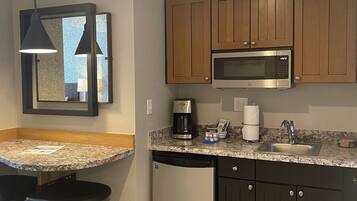 Fridge, microwave, dishwasher, coffee/tea maker